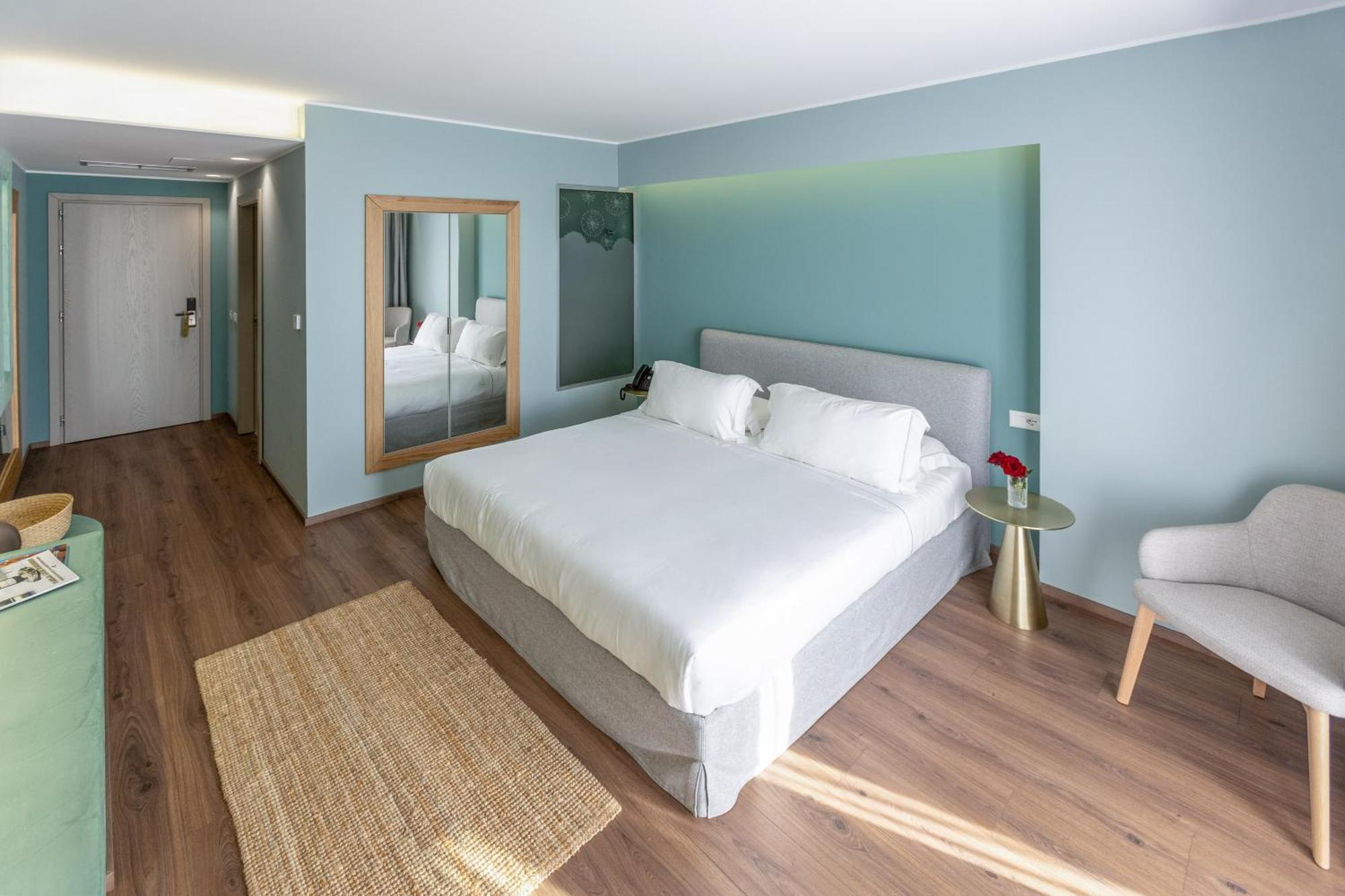 Hotel Vlora Priam, Affiliated By Melia Bagian luar foto