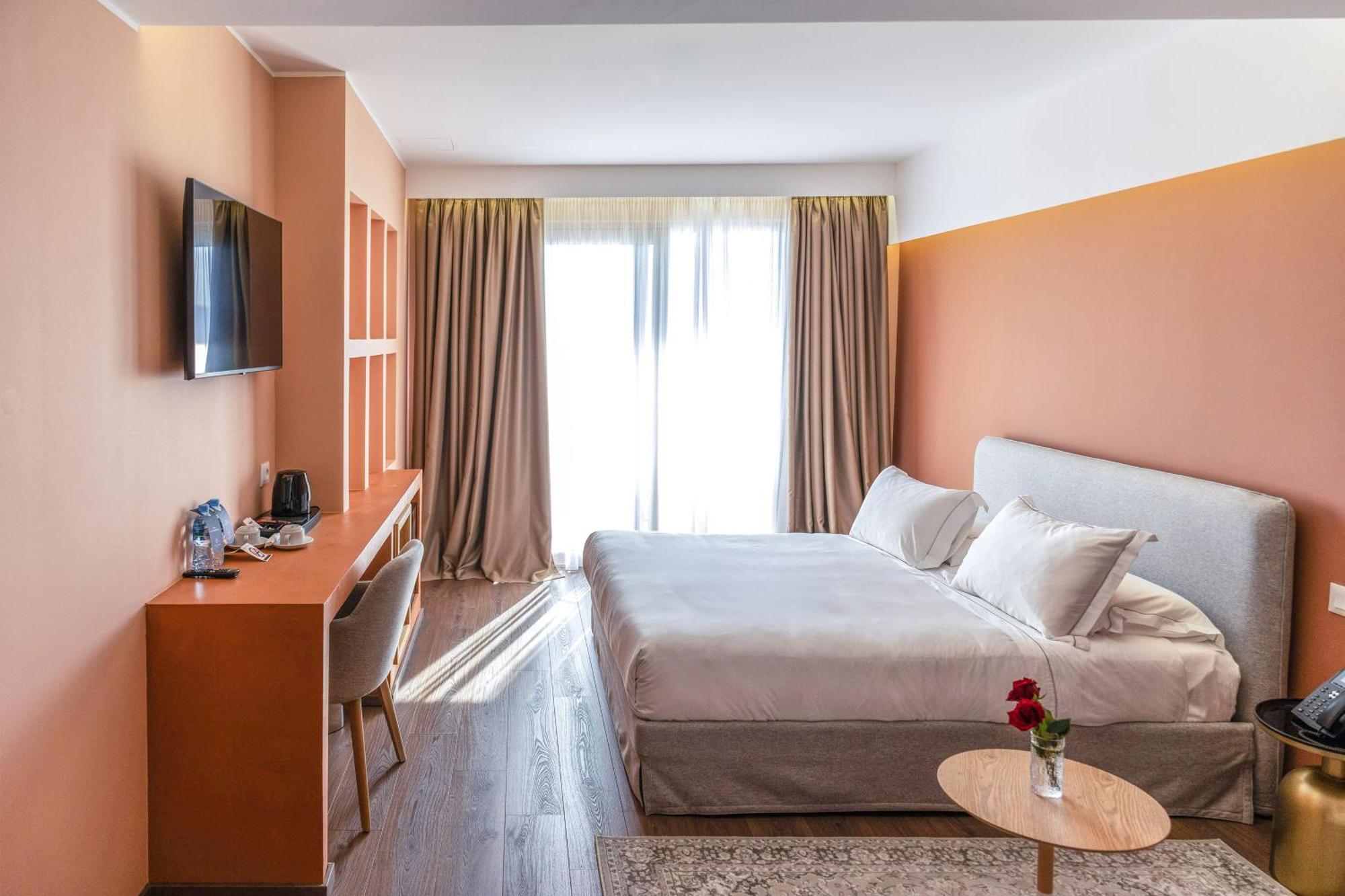 Hotel Vlora Priam, Affiliated By Melia Bagian luar foto