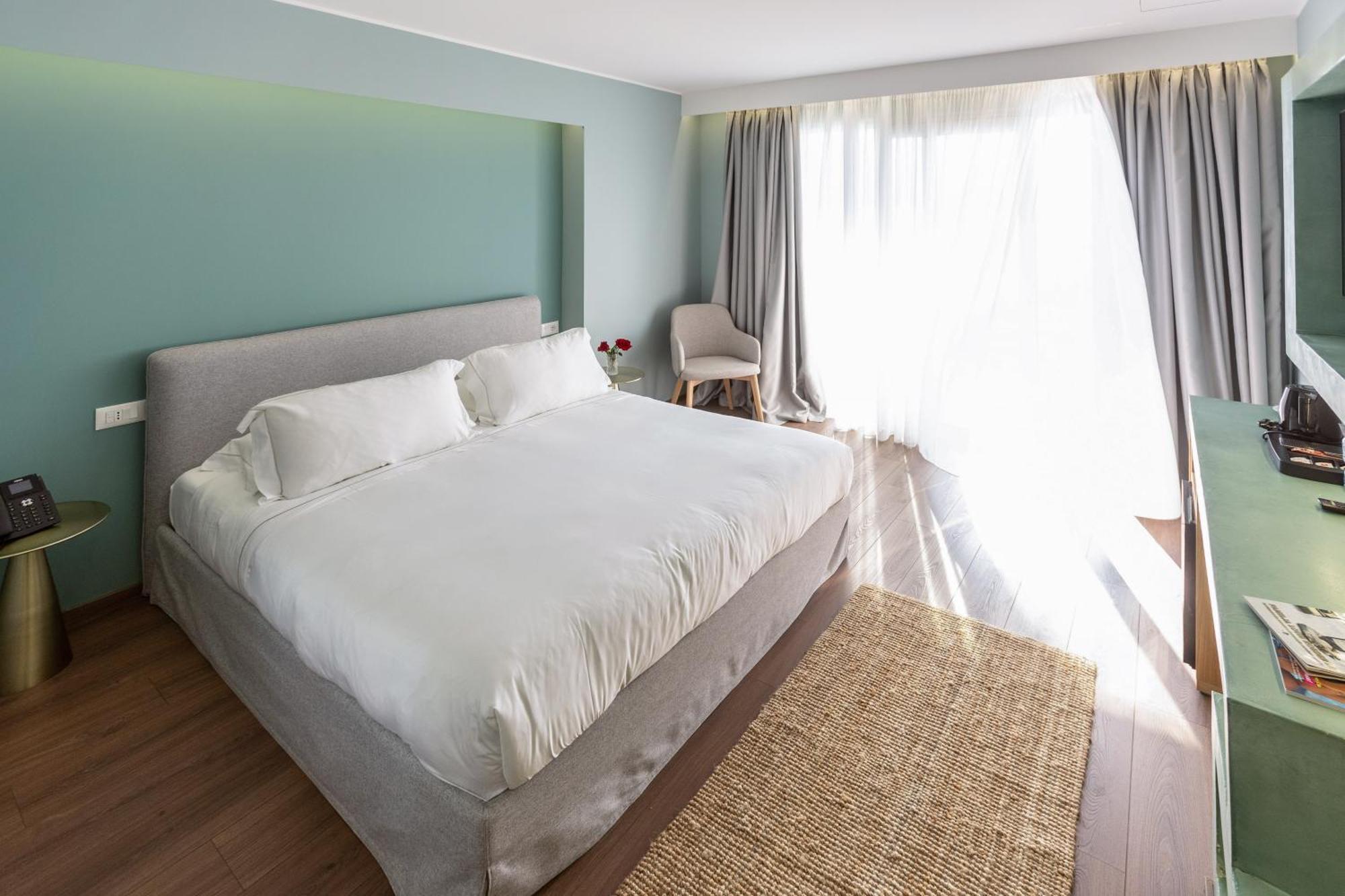 Hotel Vlora Priam, Affiliated By Melia Bagian luar foto