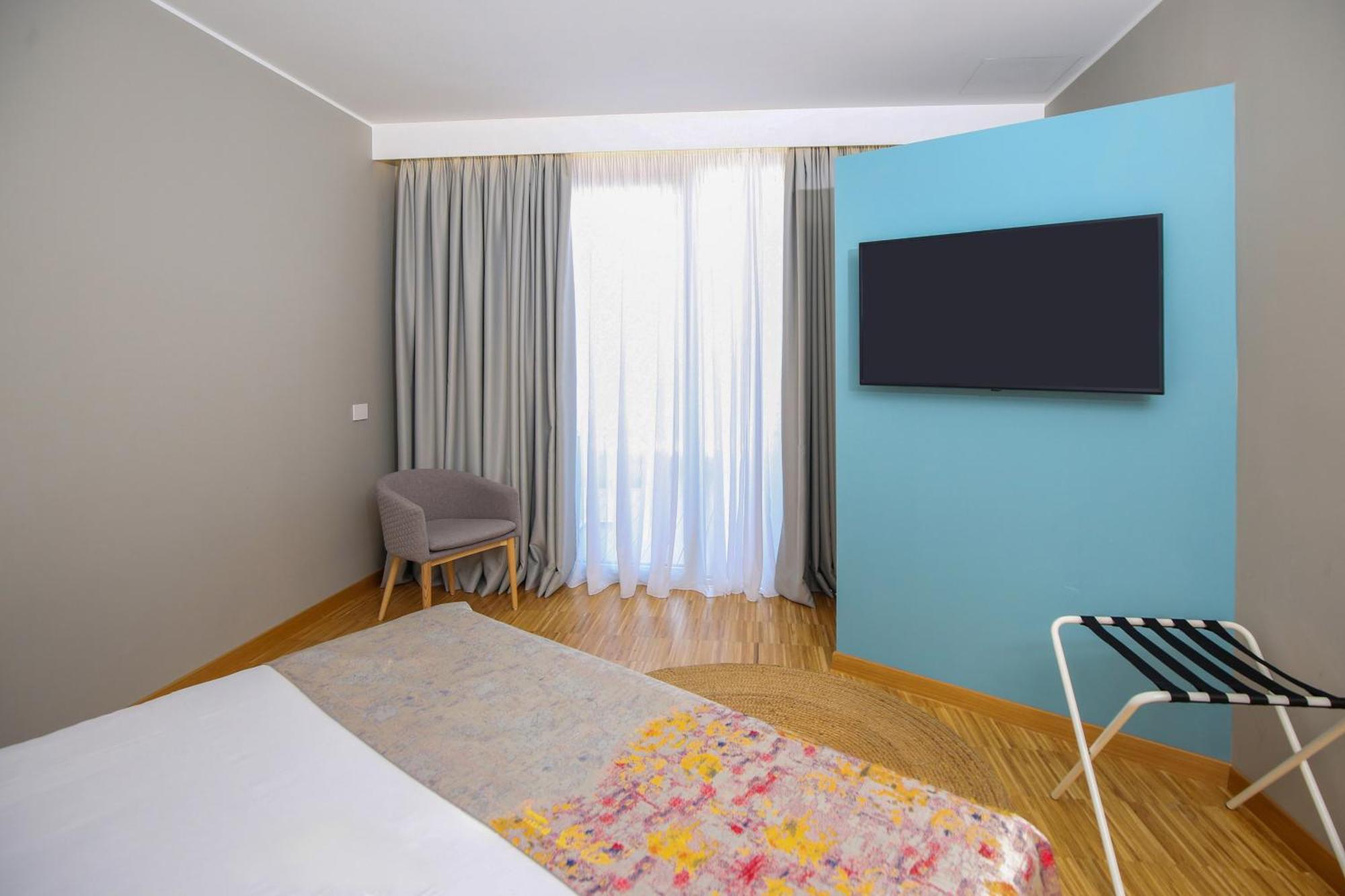 Hotel Vlora Priam, Affiliated By Melia Bagian luar foto