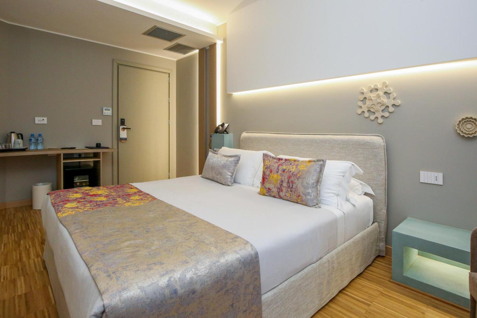 Hotel Vlora Priam, Affiliated By Melia Bagian luar foto