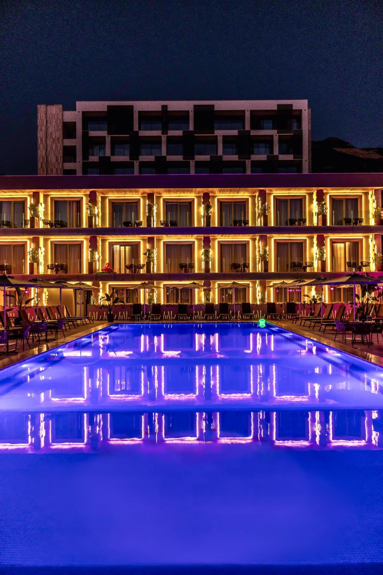 Hotel Vlora Priam, Affiliated By Melia Bagian luar foto