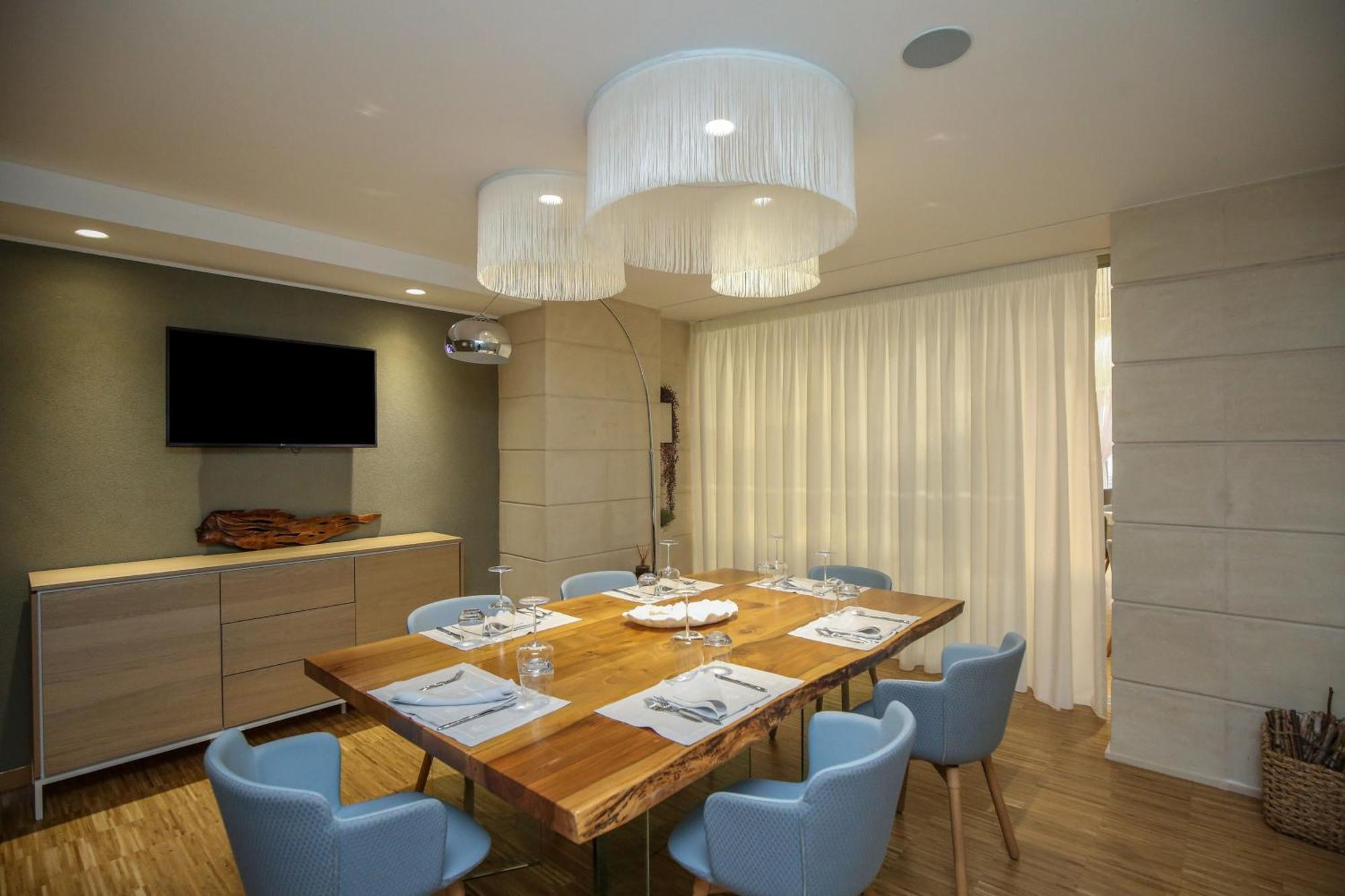 Hotel Vlora Priam, Affiliated By Melia Bagian luar foto