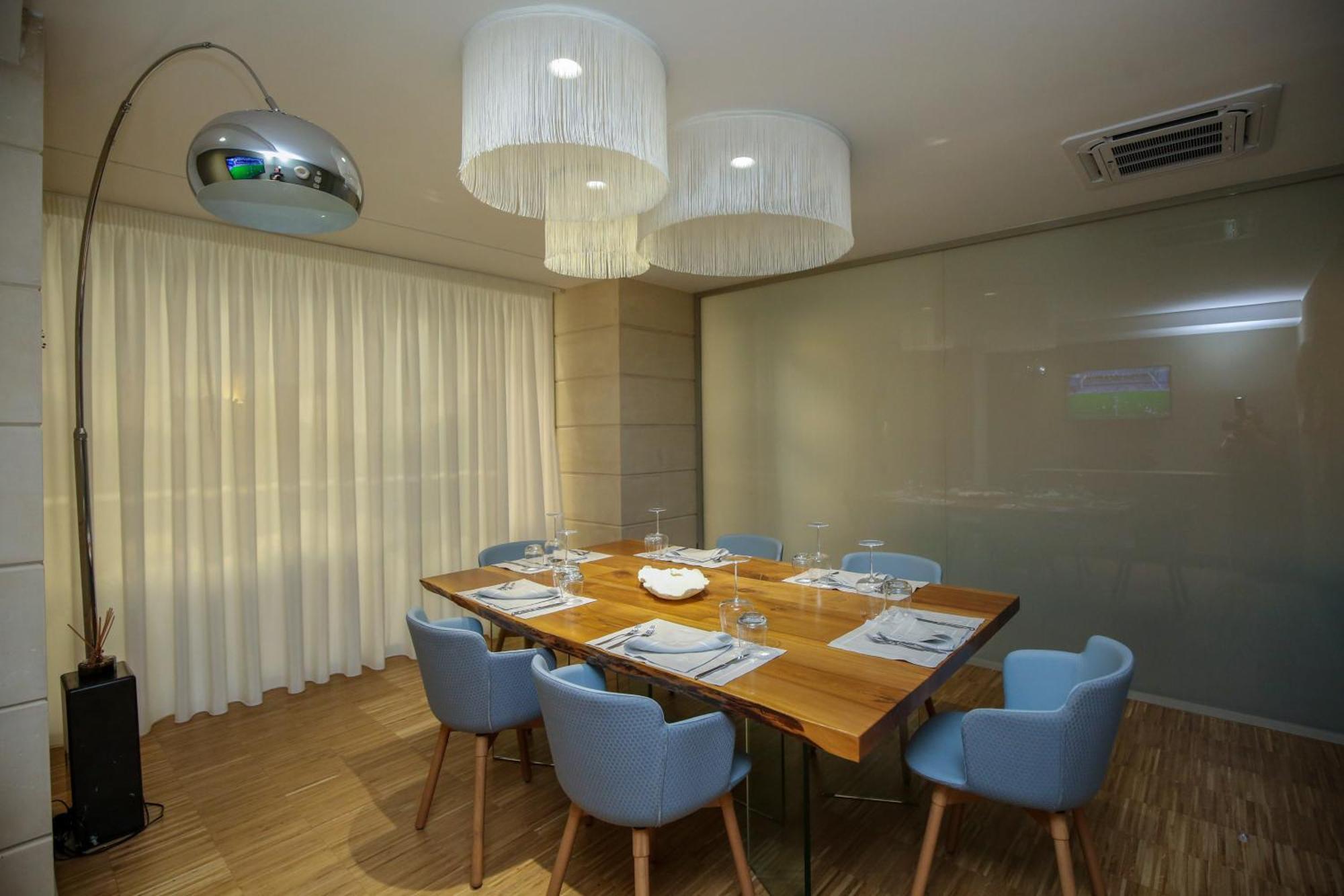 Hotel Vlora Priam, Affiliated By Melia Bagian luar foto